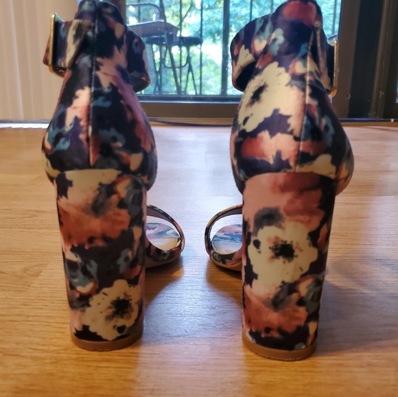 Heels - Picture 2 of 2